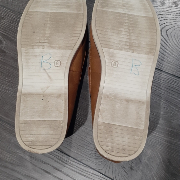 Mens' Old Navy boat shoes - size 8 - Picture 2 of 4